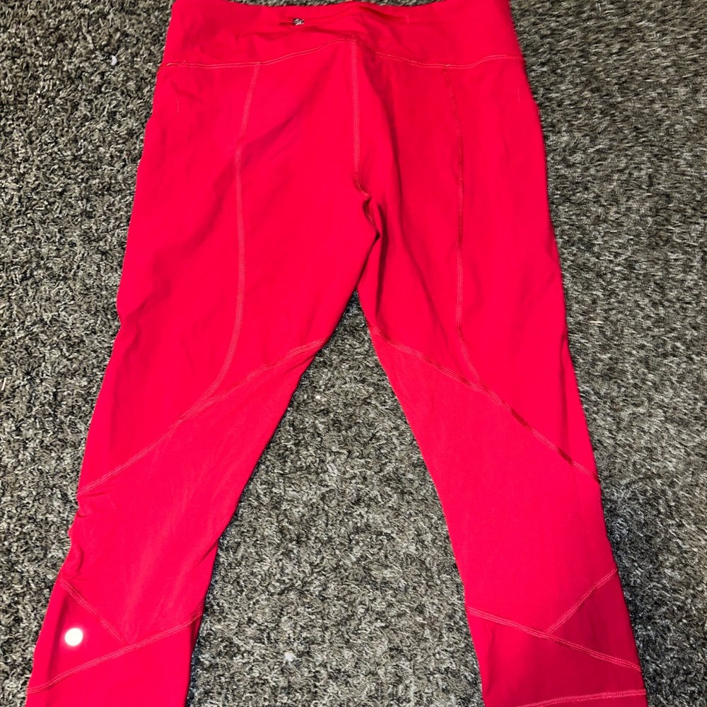 Lulu lemon red capris with pockets